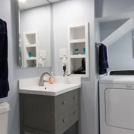 Luxury 2 Bedroom Apartment W/ Free Parking Washington Exterior photo