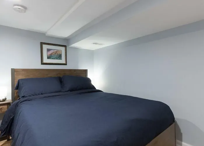 Luxury 2 Bedroom Apartment W/ Free Parking