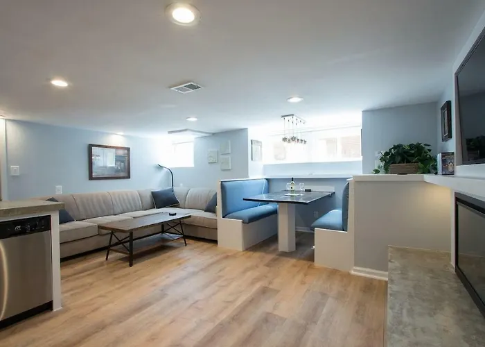Luxury 2 Bedroom Apartment W/ Free Parking