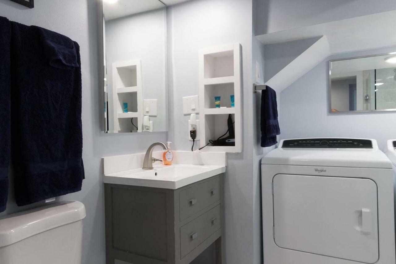 Luxury 2 Bedroom W/ Free Parking Holiday home Washington