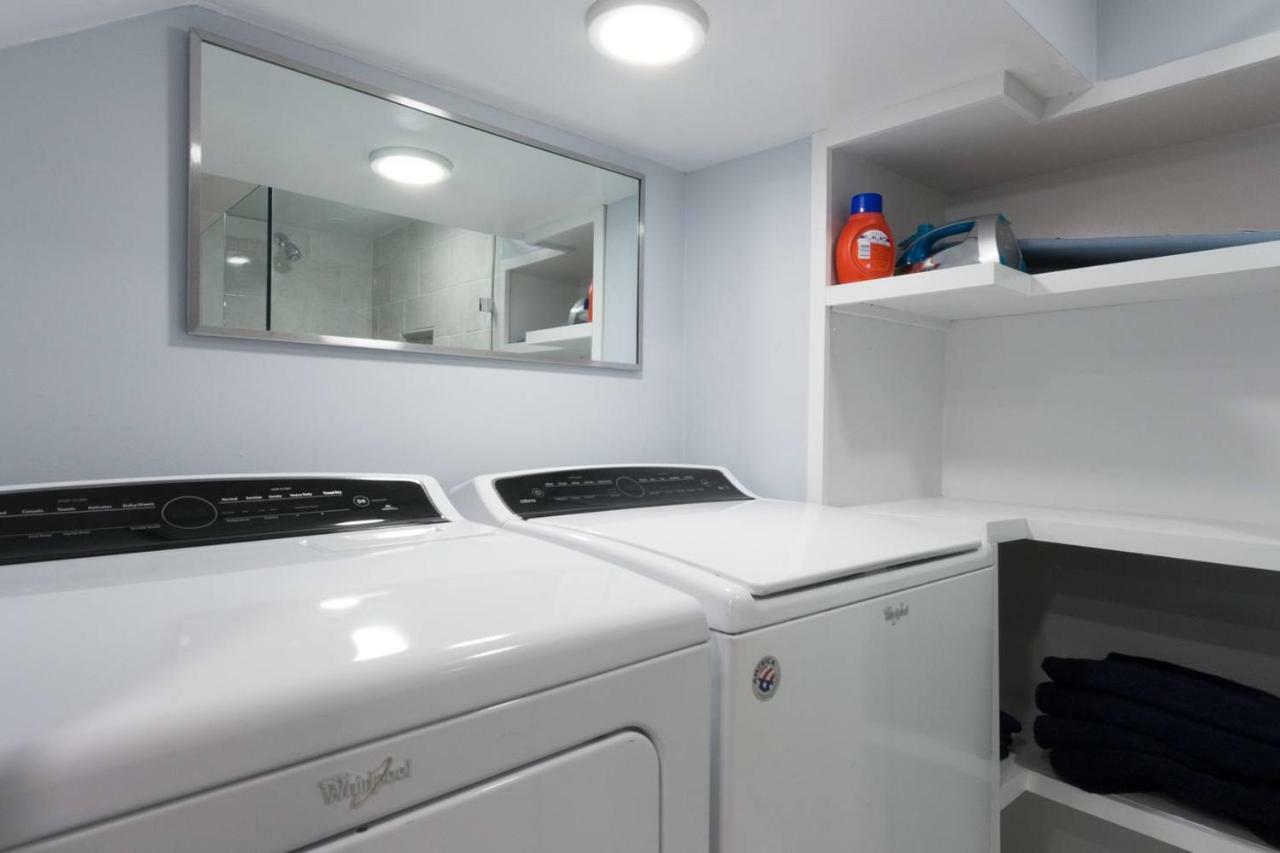 Luxury 2 Bedroom W/ Free Parking * Washington